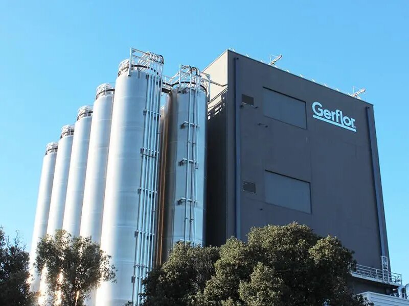 潔福（潔弗樂(lè)）塑膠地板廠家：以生產(chǎn)創(chuàng)新為翼，鑄就環(huán)保制造新標(biāo)桿